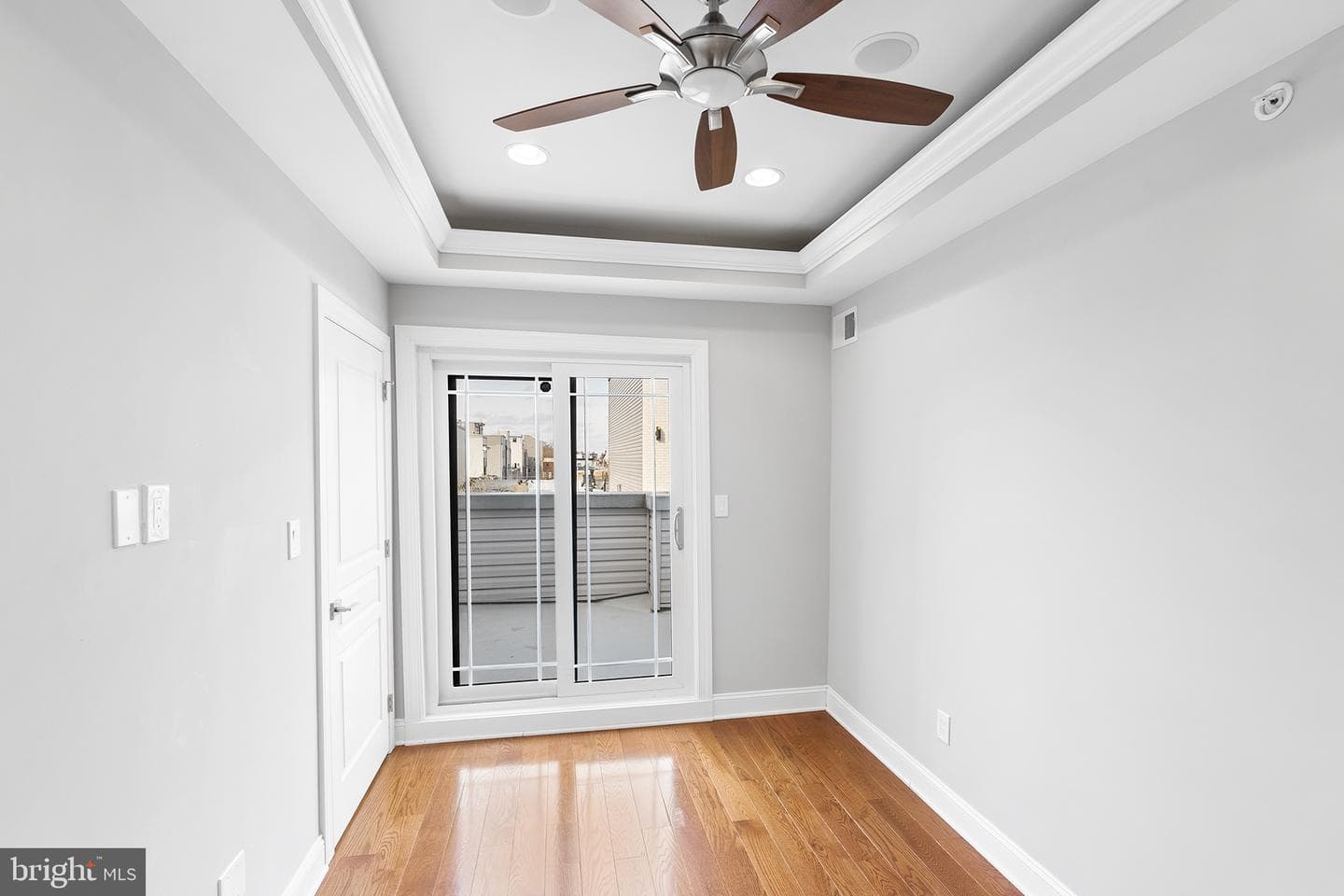 1527 S Lambert Street photo 17