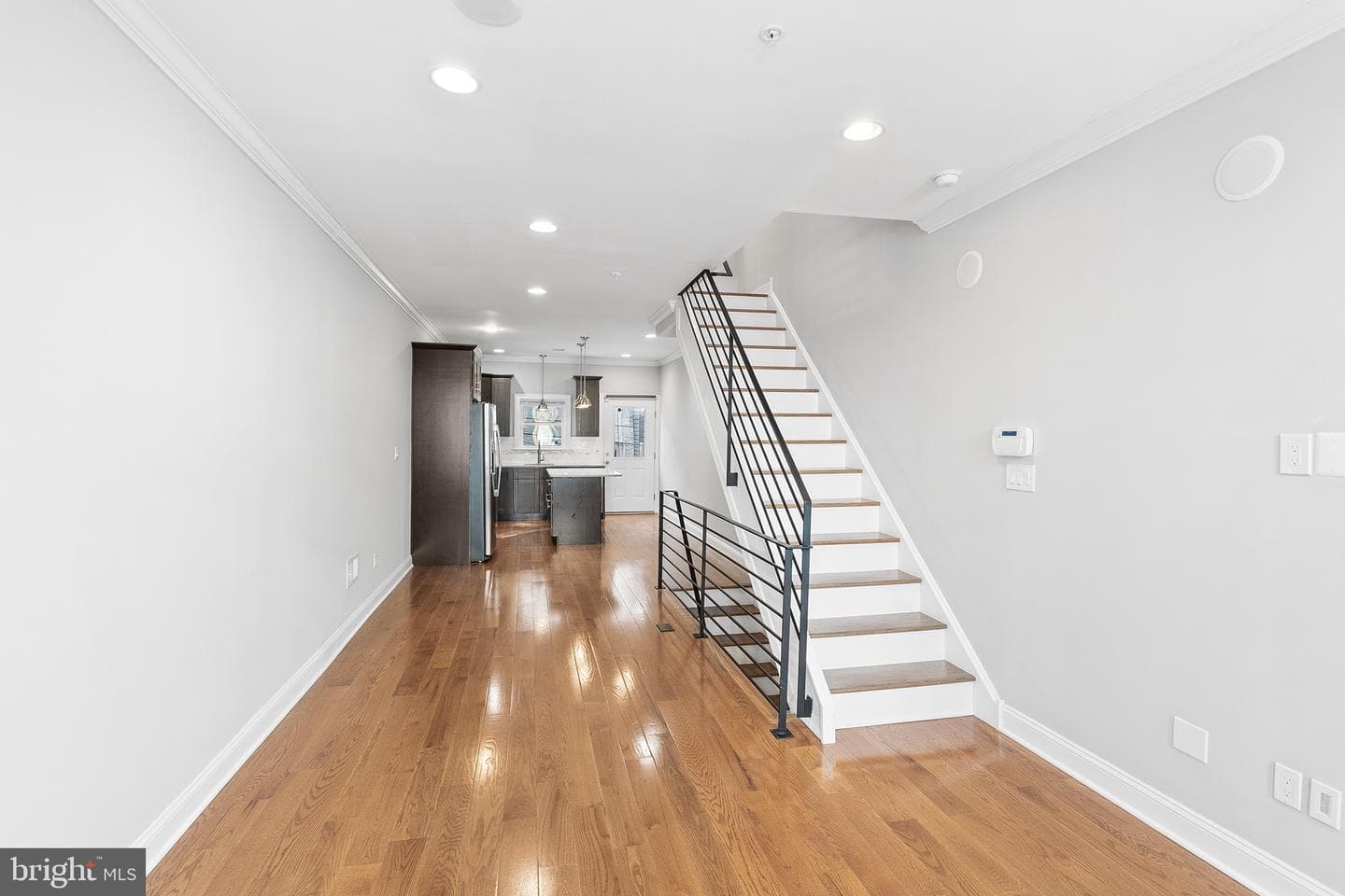 1527 S Lambert Street photo 3