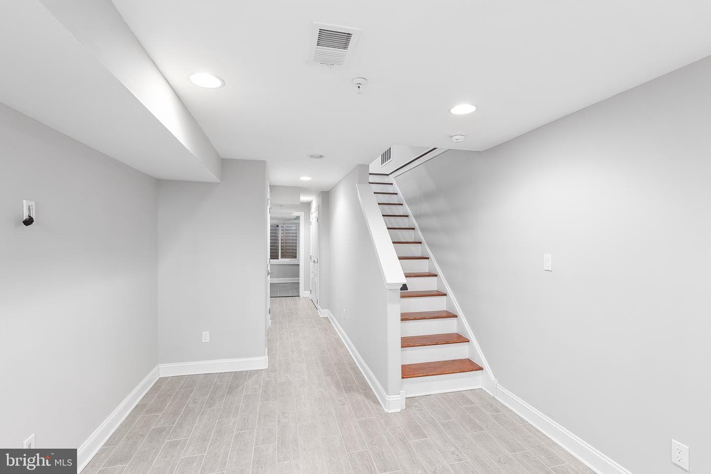 1527 S Lambert Street photo 7