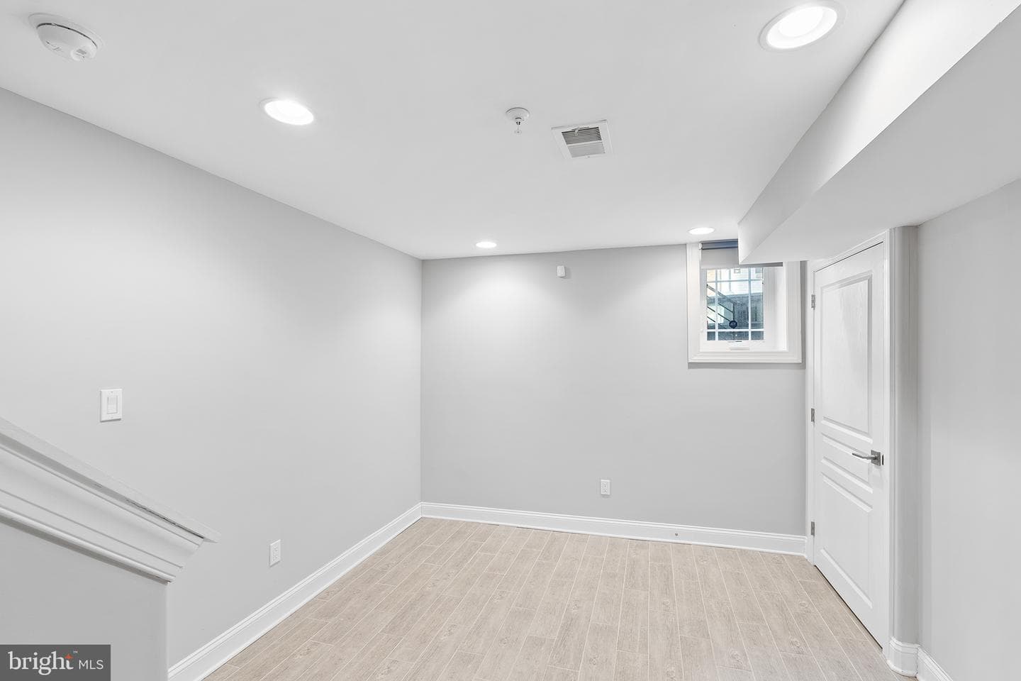 1527 S Lambert Street photo 8