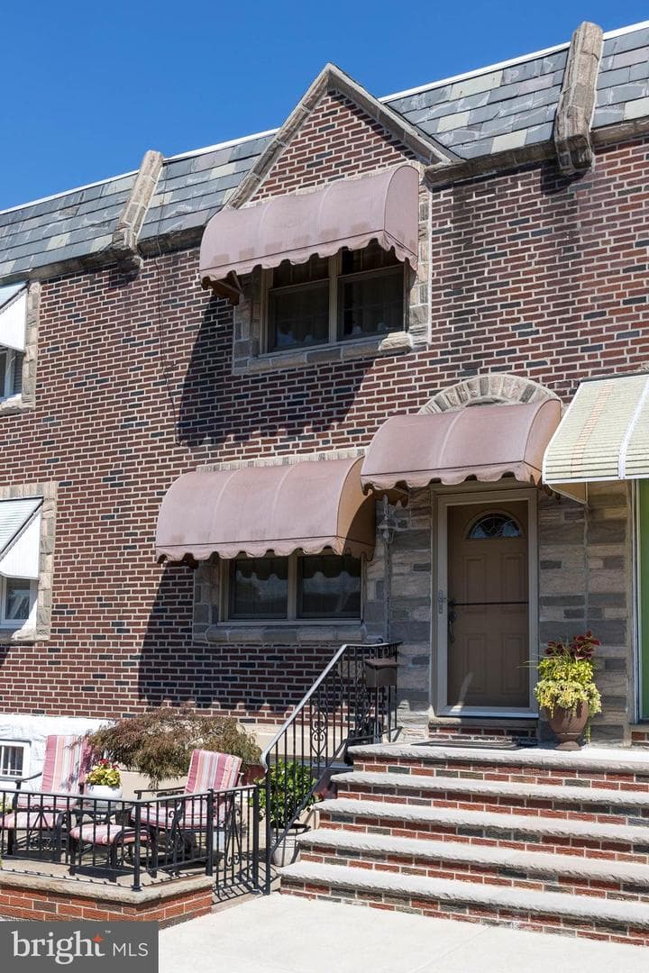 2833 S Hutchinson Street photo 2