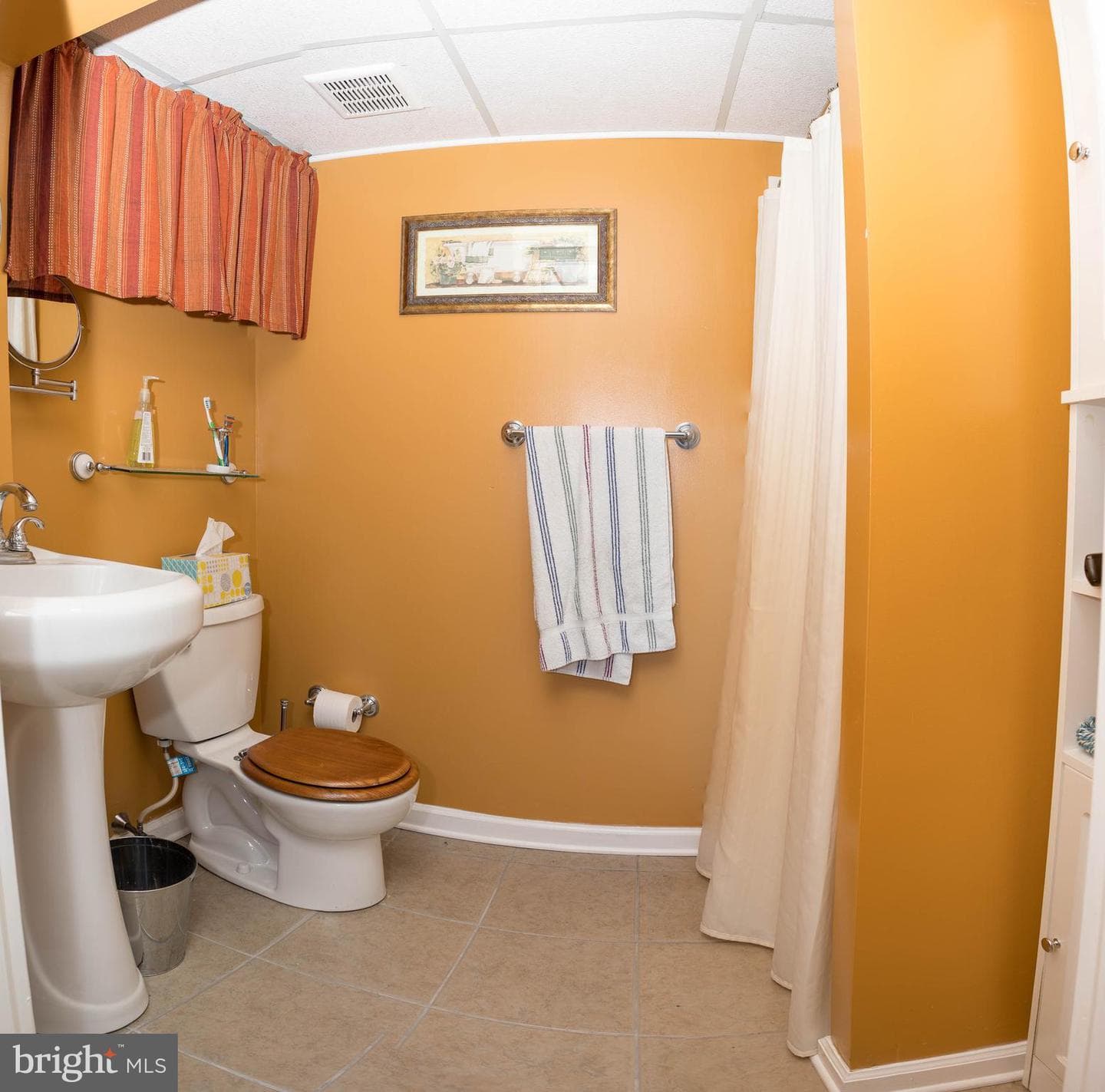2833 S Hutchinson Street photo 24
