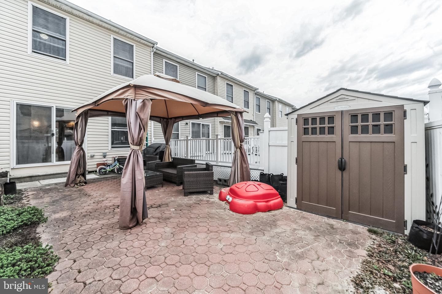 3572 Edgemont Street photo 29