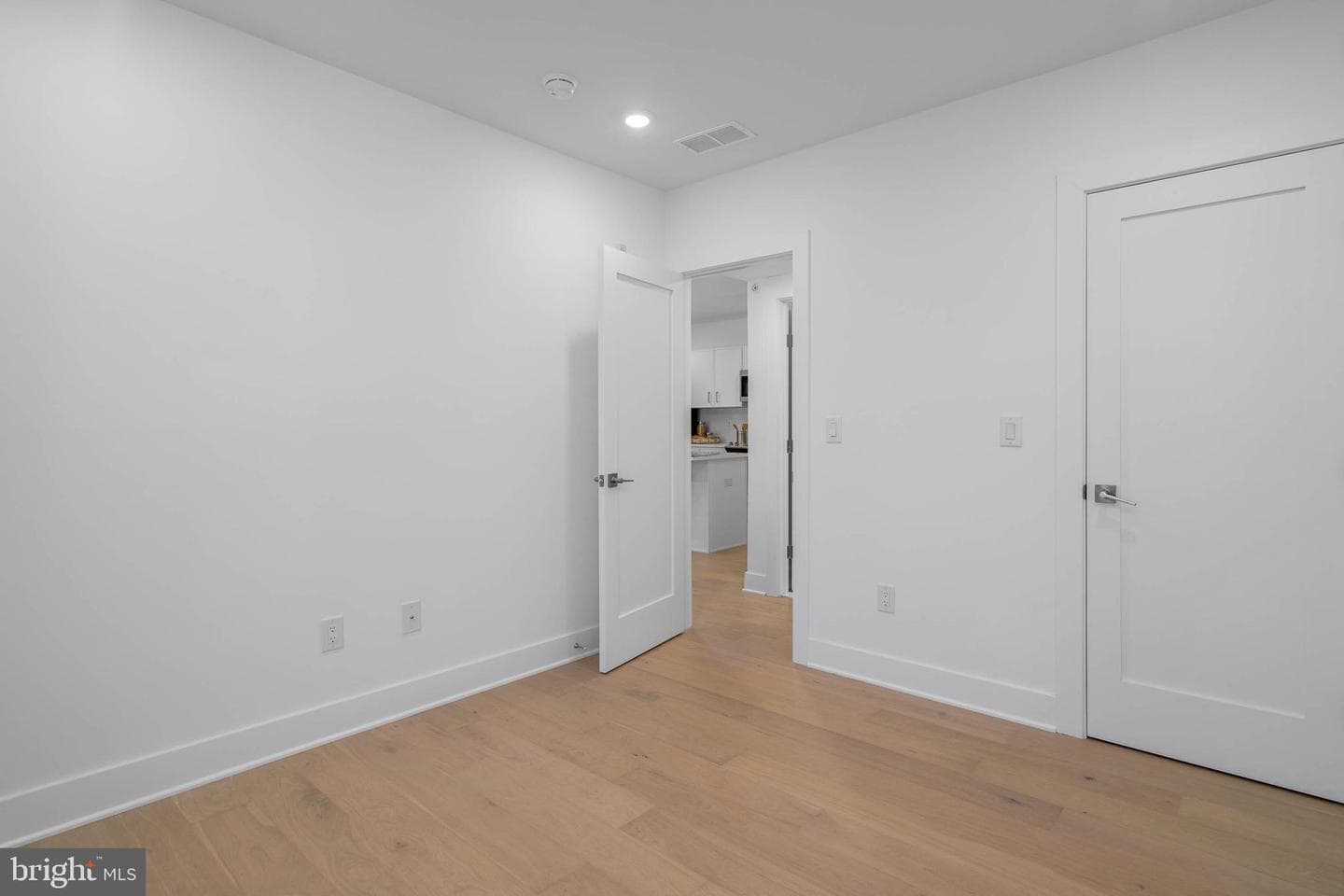 825 Bainbridge Street #404 photo 13
