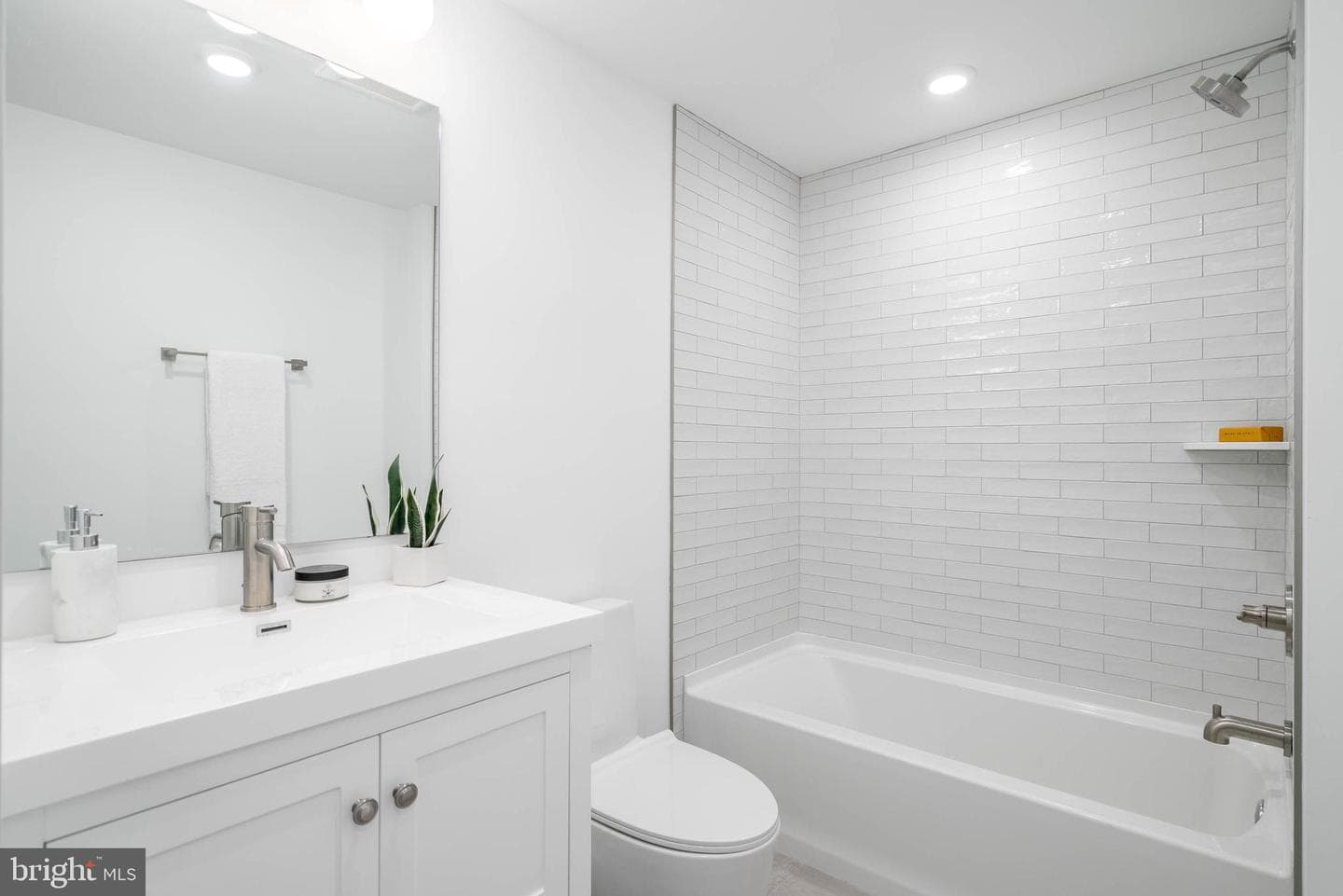 825 Bainbridge Street #404 photo 14