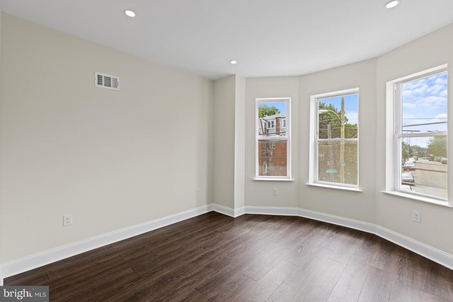 89 E Duval Street photo 24