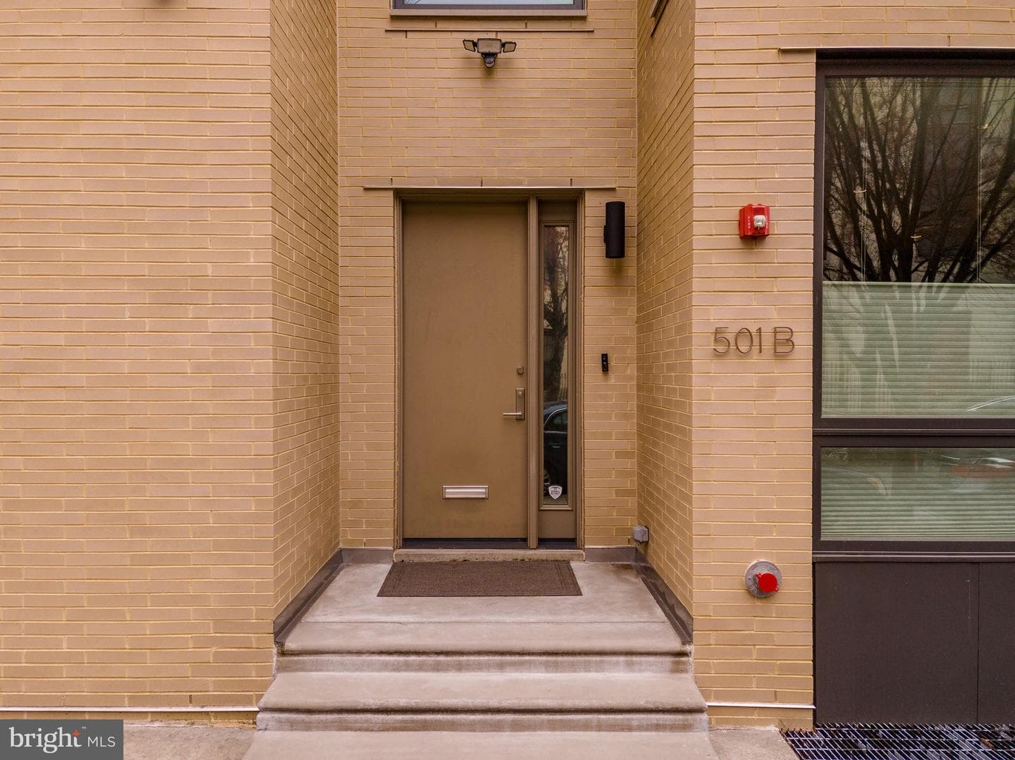 501 S 12th #b photo 3