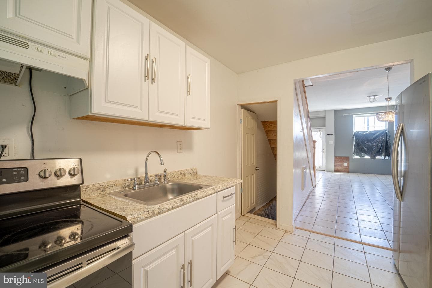 2960 N Mascher Street photo 3