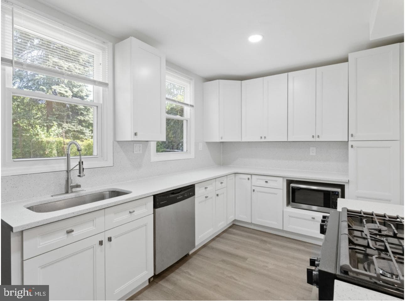 5511 N Fairhill Street photo 16