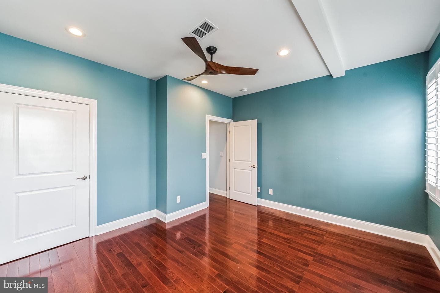 926 League Street photo 16