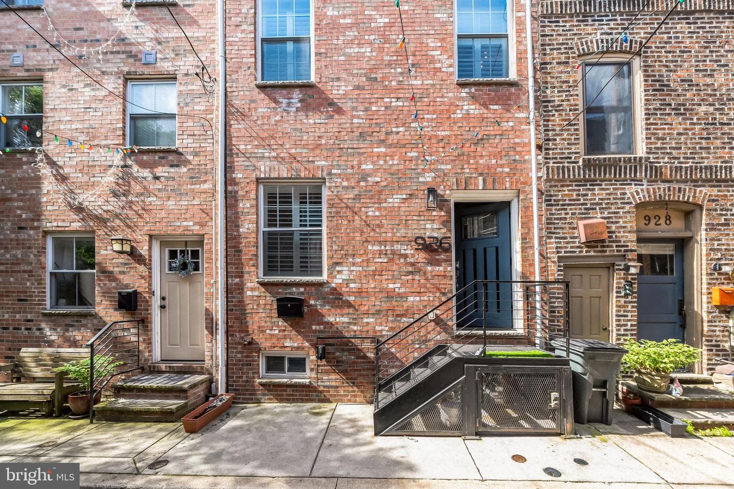 926 League Street photo 2