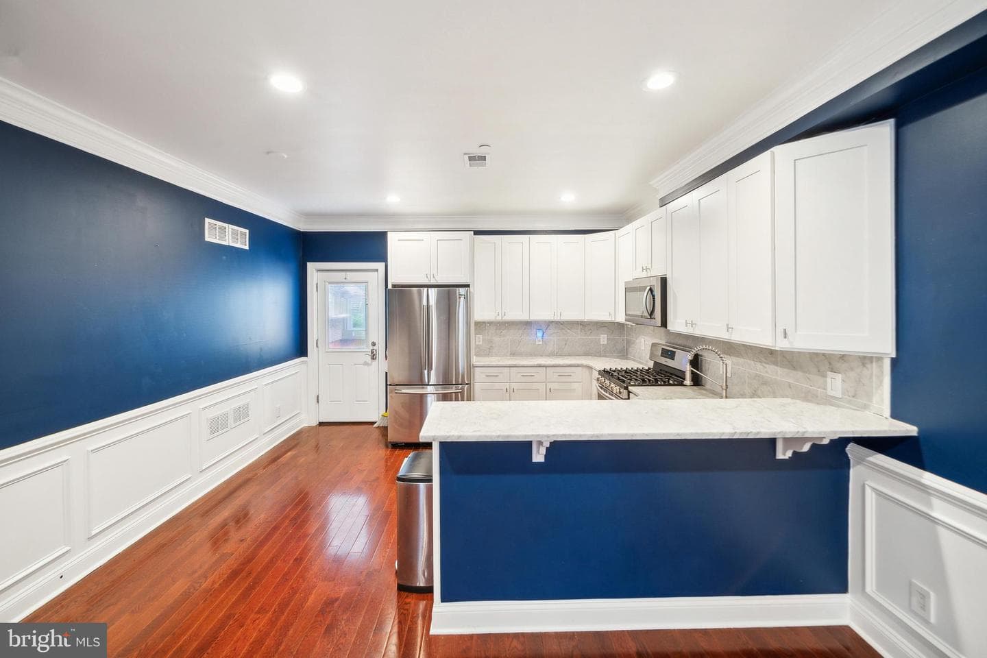 926 League Street photo 5