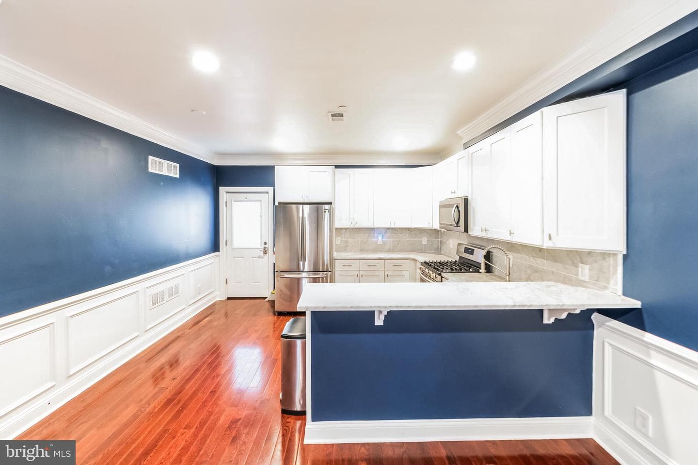 926 League Street photo 8