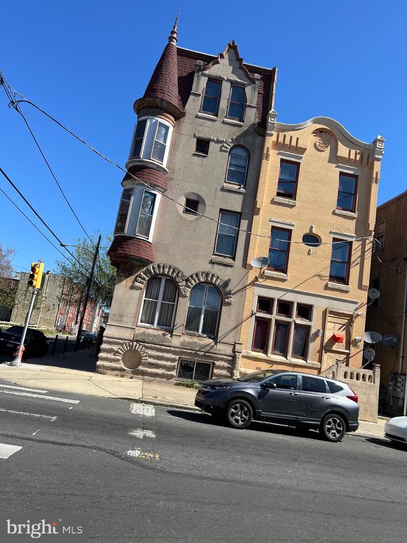 1835 W Diamond Street photo 2