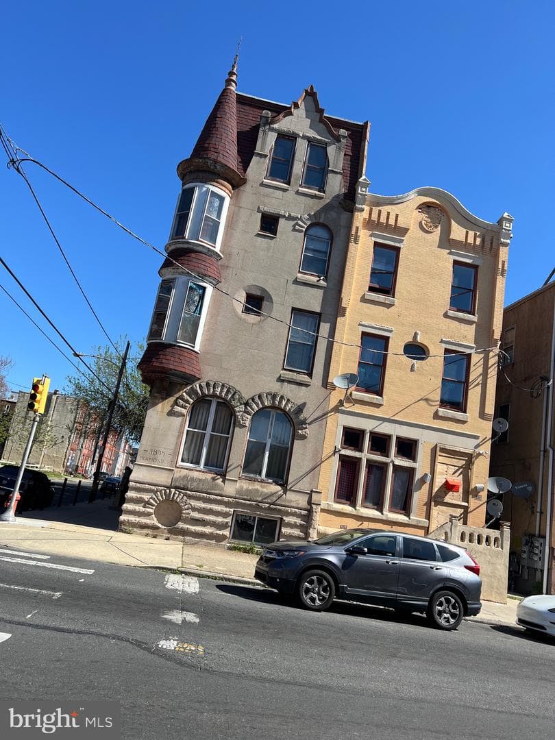 1835 W Diamond Street photo 3