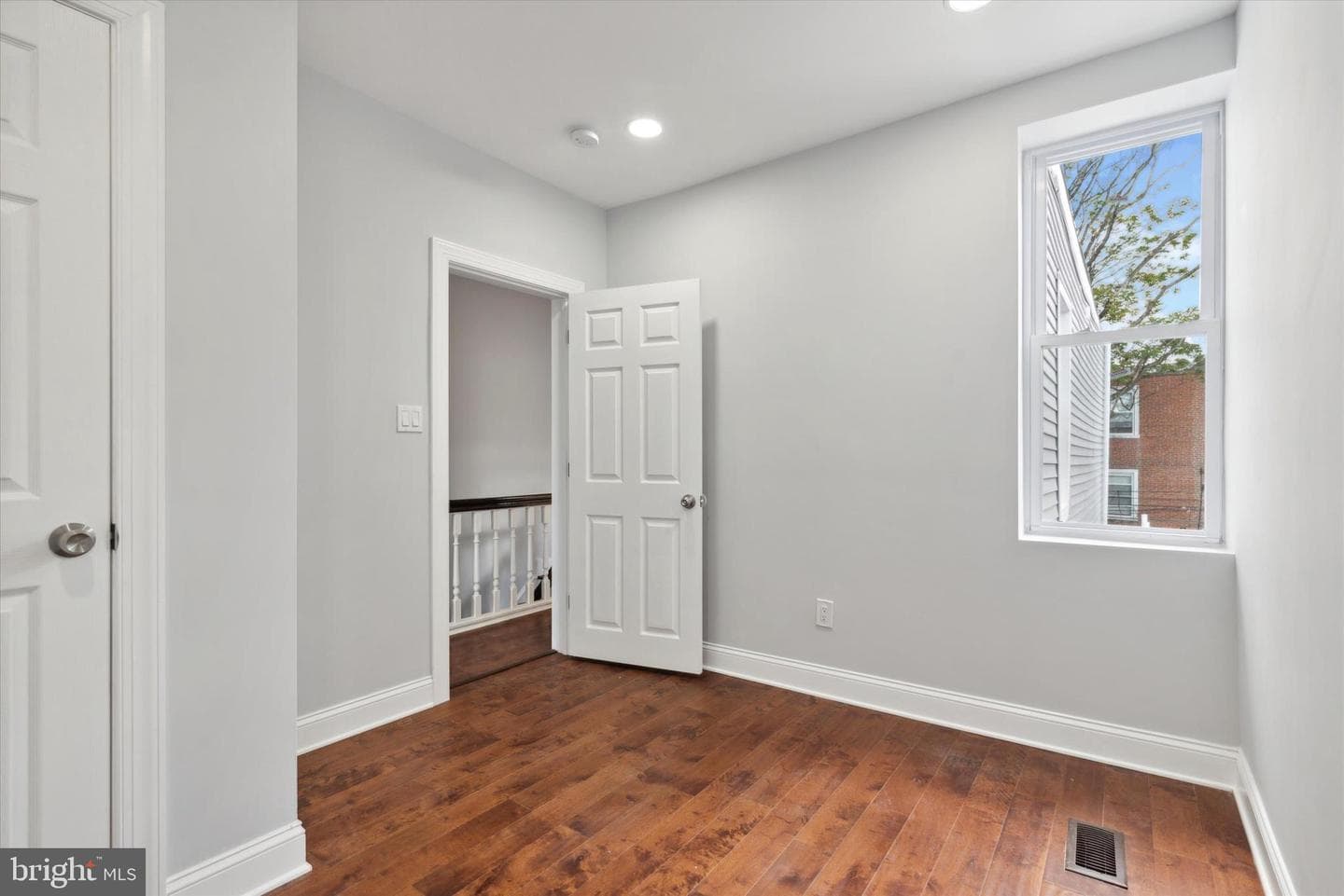5941 Washington Avenue photo 17