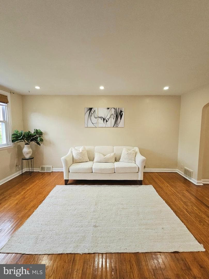 5838 Newtown Avenue photo 15