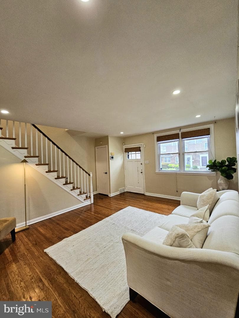 5838 Newtown Avenue photo 17