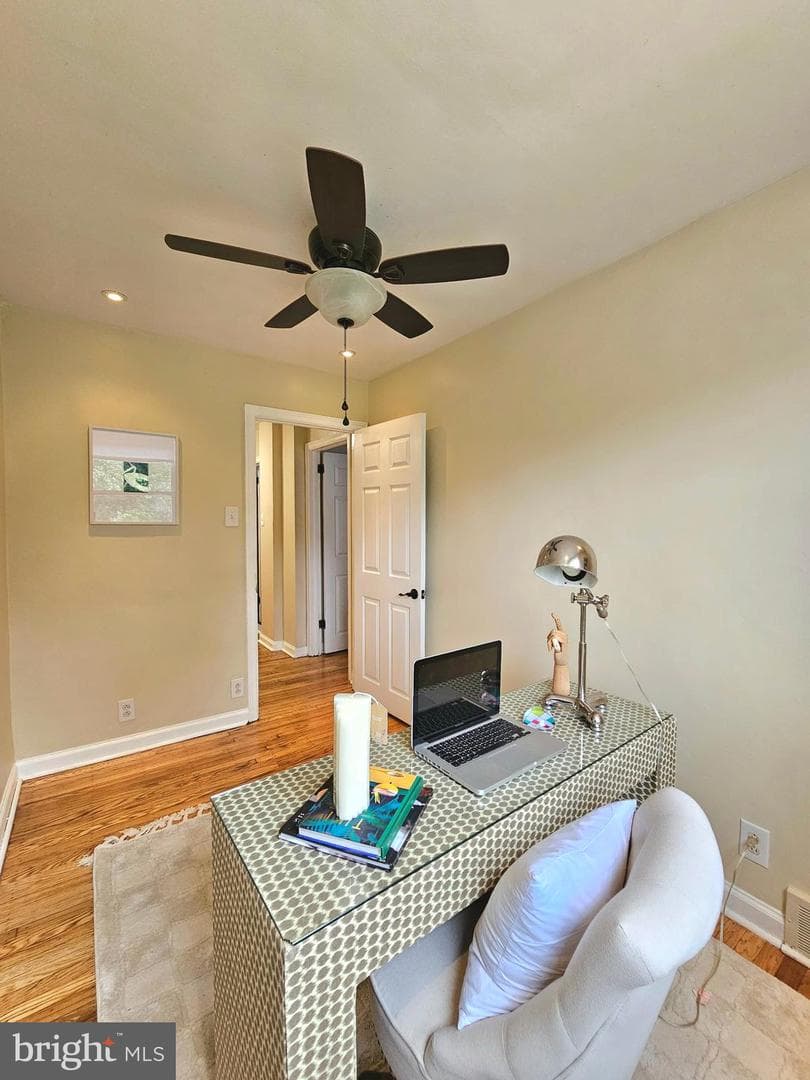 5838 Newtown Avenue photo 8