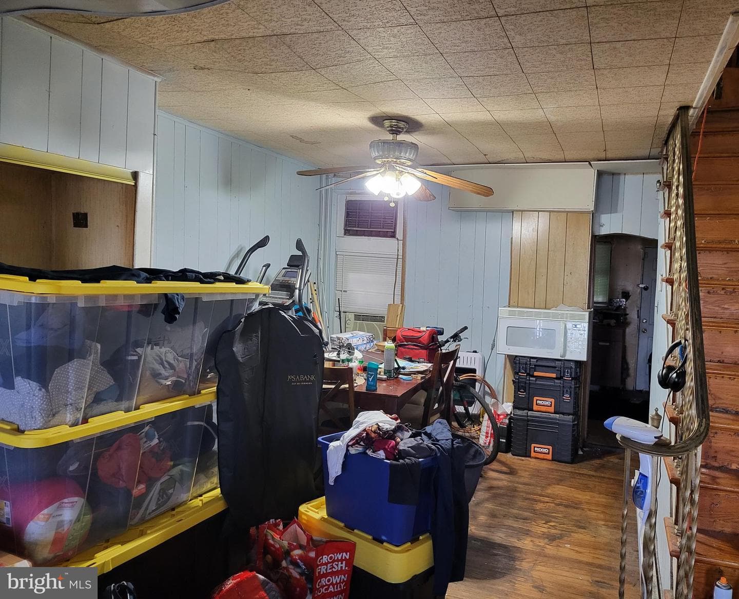 6919 Linmore Avenue photo 2