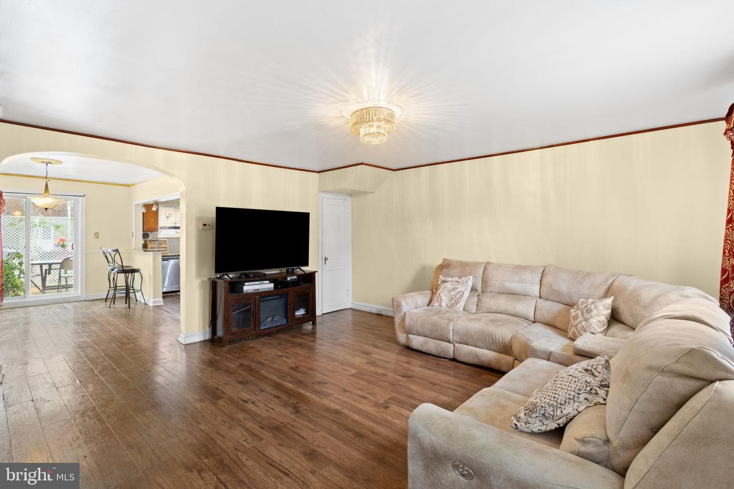 2724 W Cheltenham Avenue photo 4