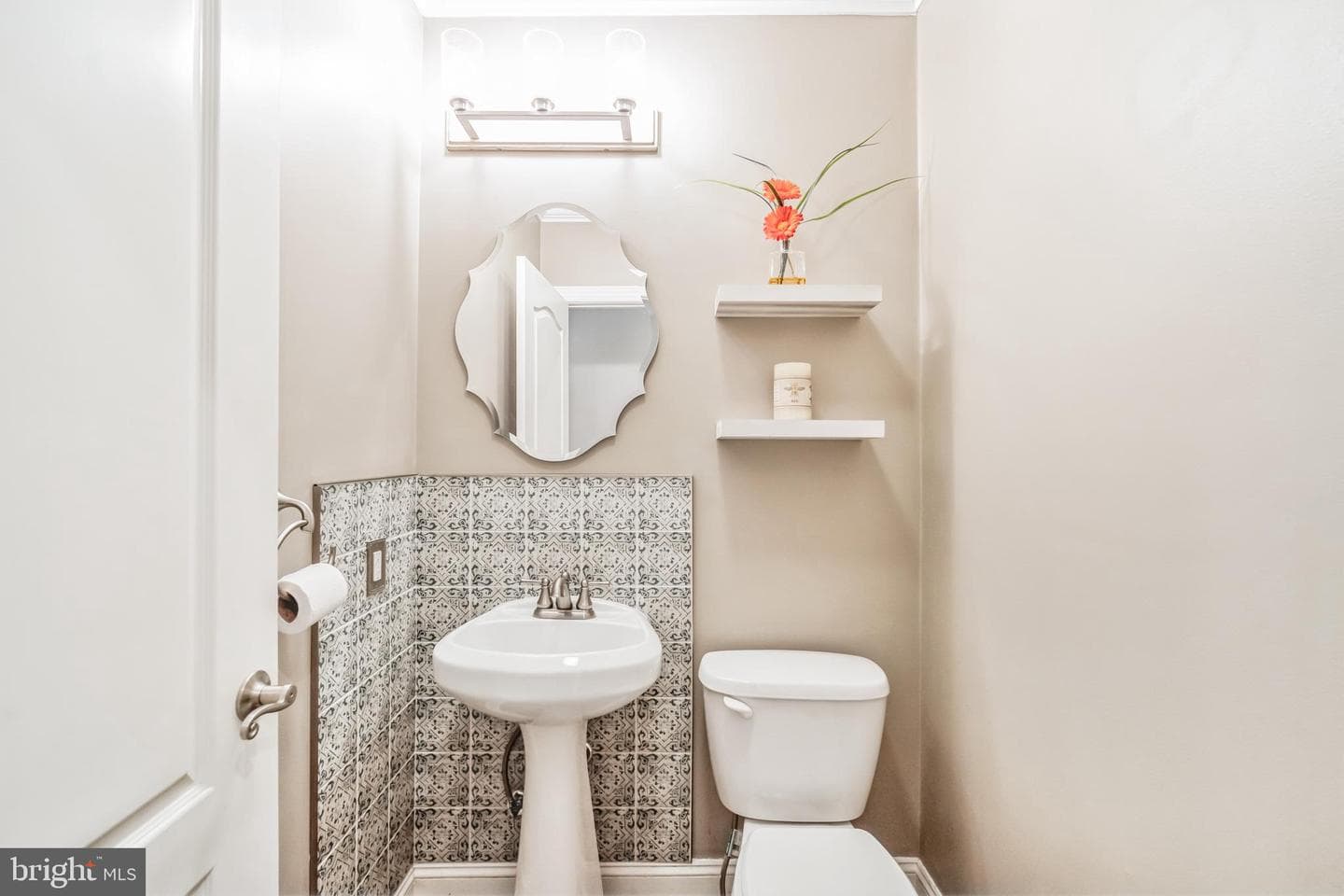 385 Lemonte Street photo 18