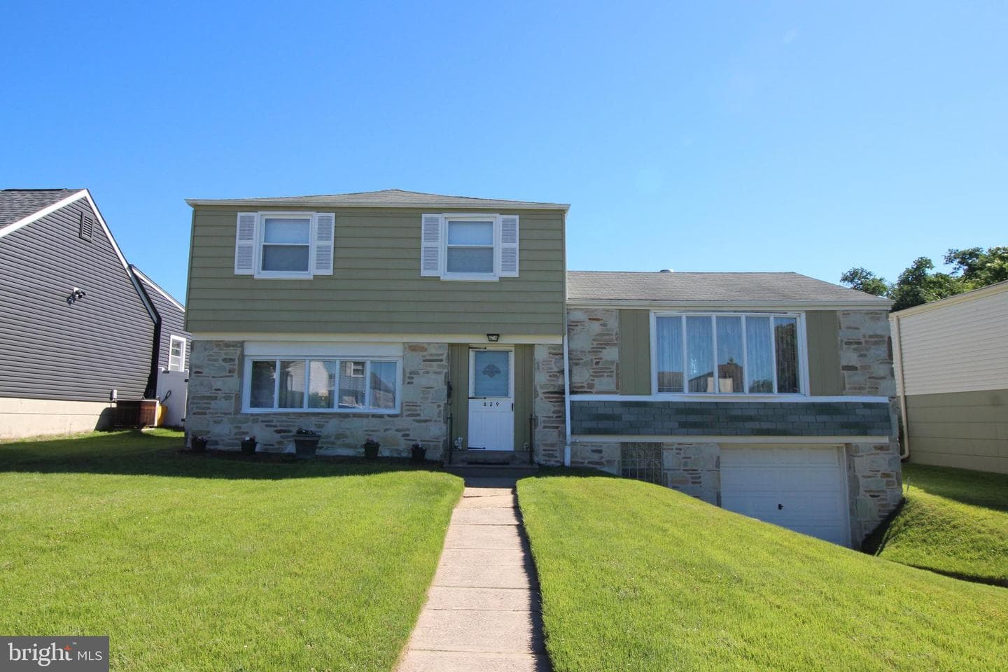 829 Densmore Road photo 1