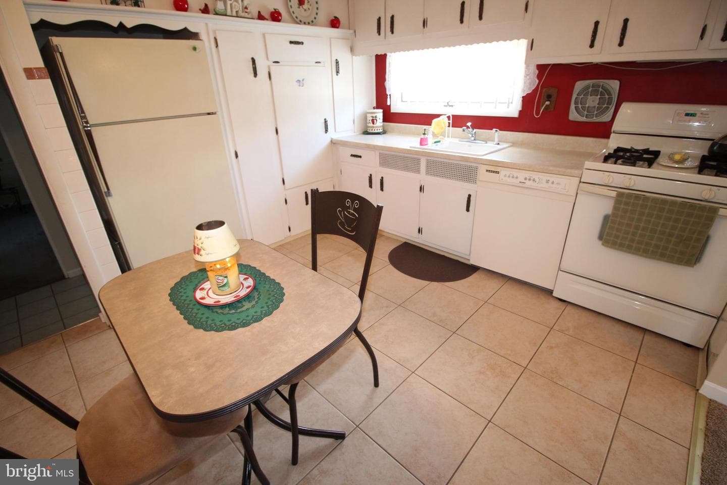 829 Densmore Road photo 14