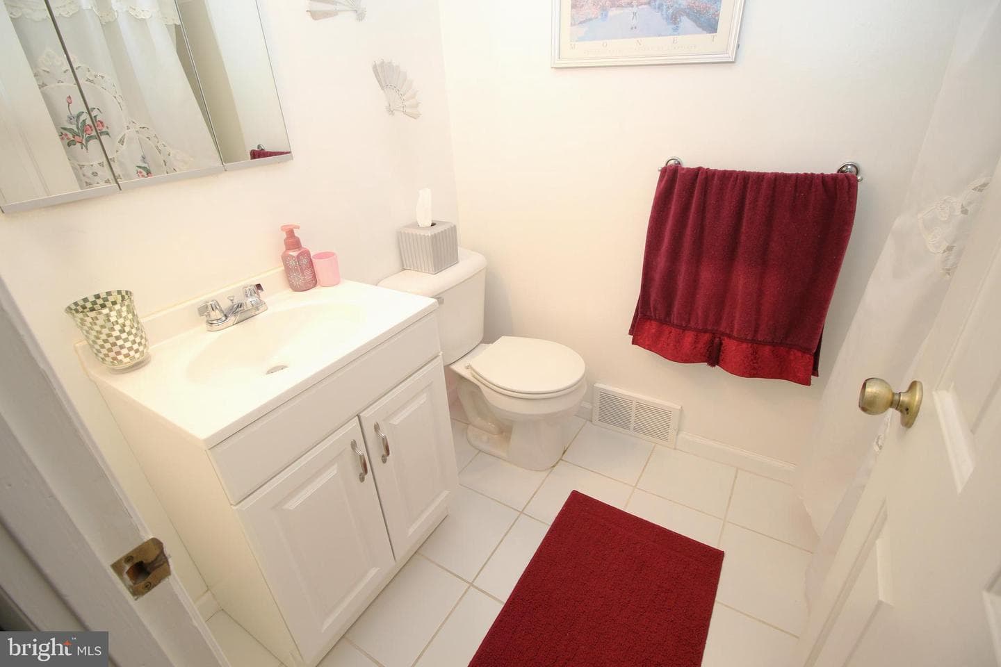 829 Densmore Road photo 22