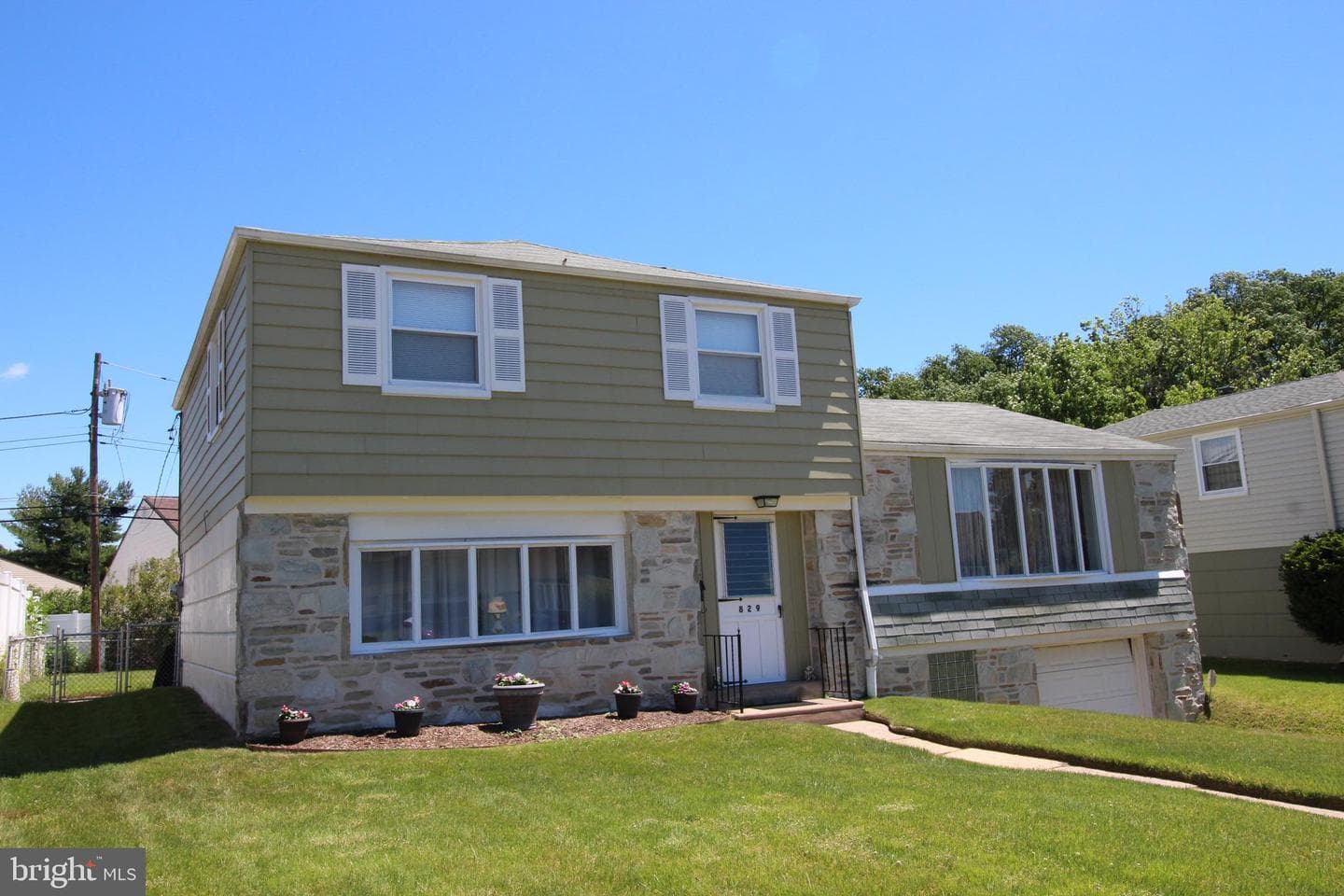 829 Densmore Road photo 3