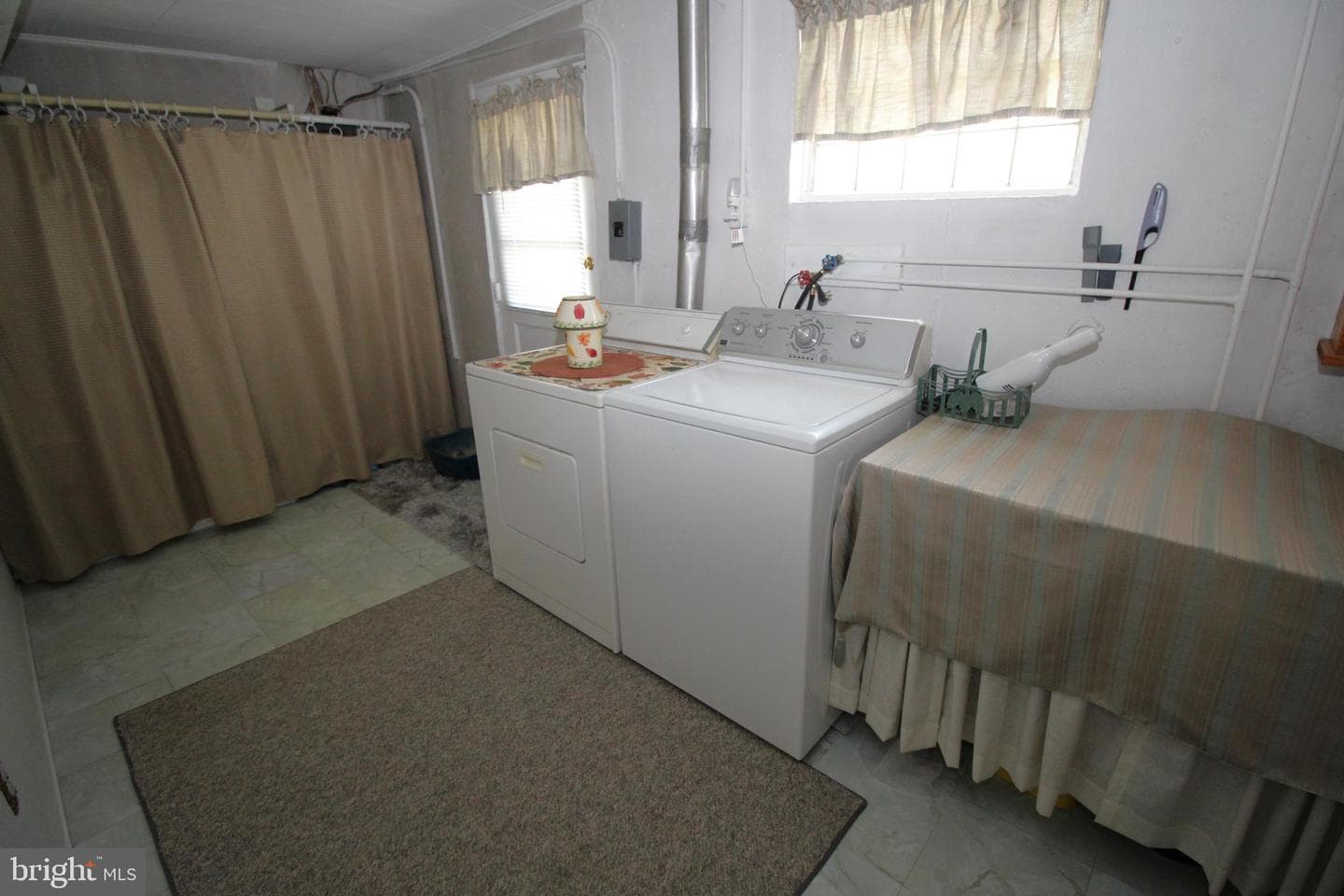 829 Densmore Road photo 31