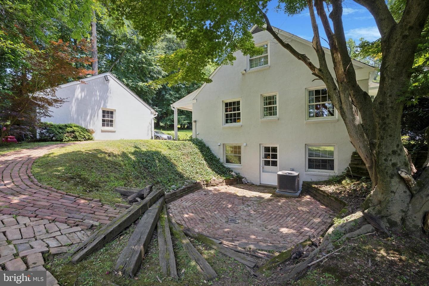 215 Lynnebrook Lane photo 33