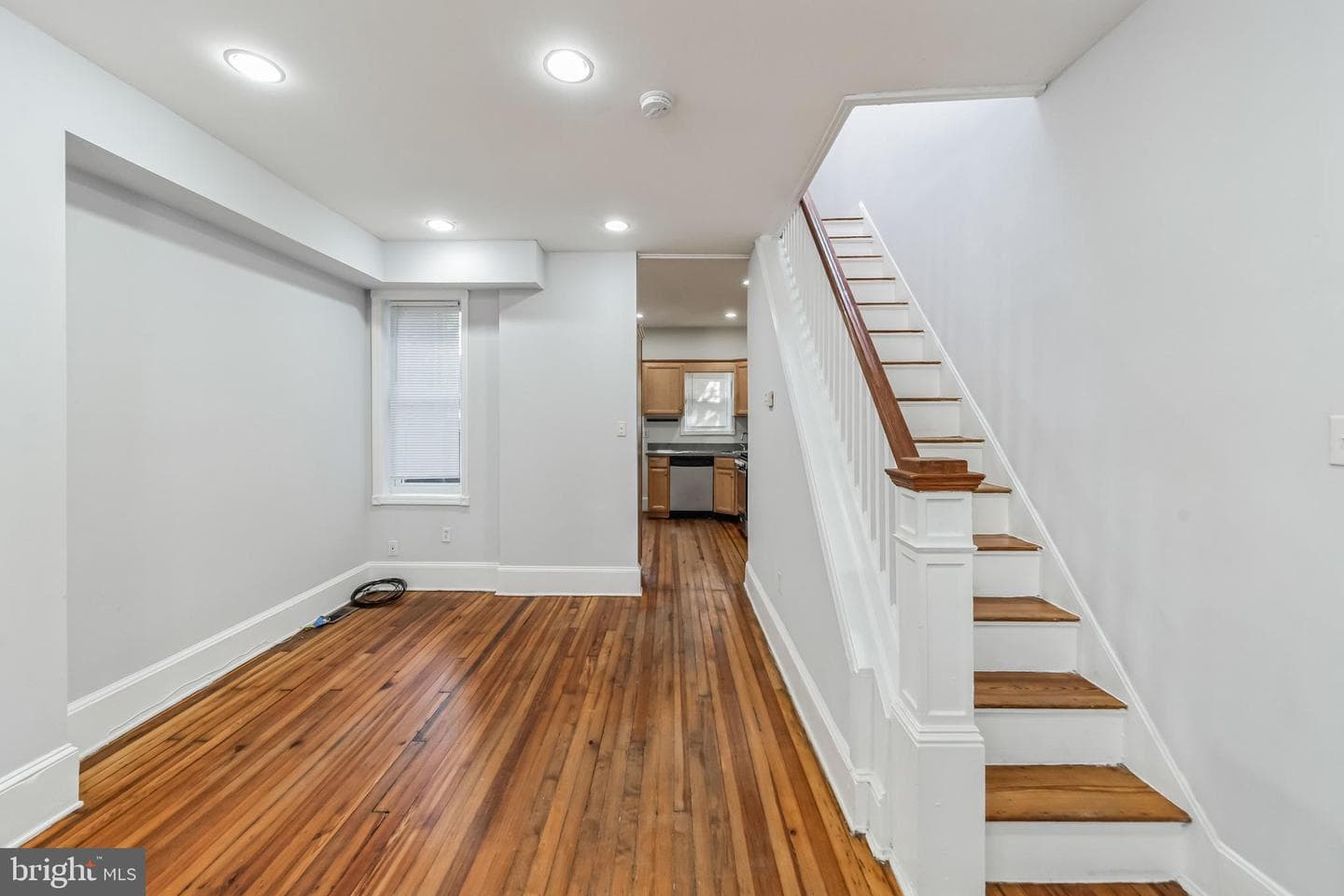 2509 E Oakdale Street photo 3