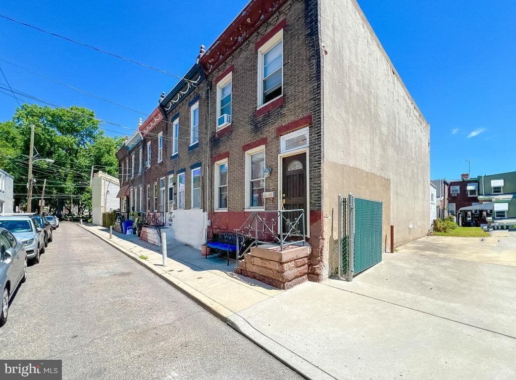 1345 E Eyre Street photo 1