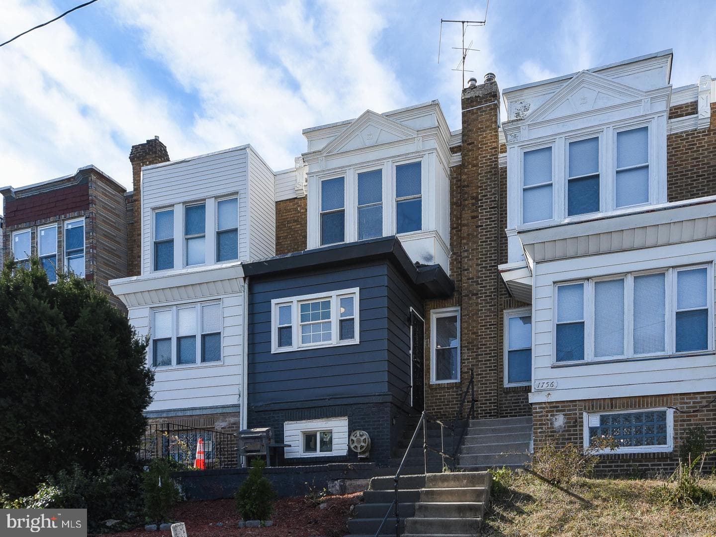 1754 N Peach Street photo 3