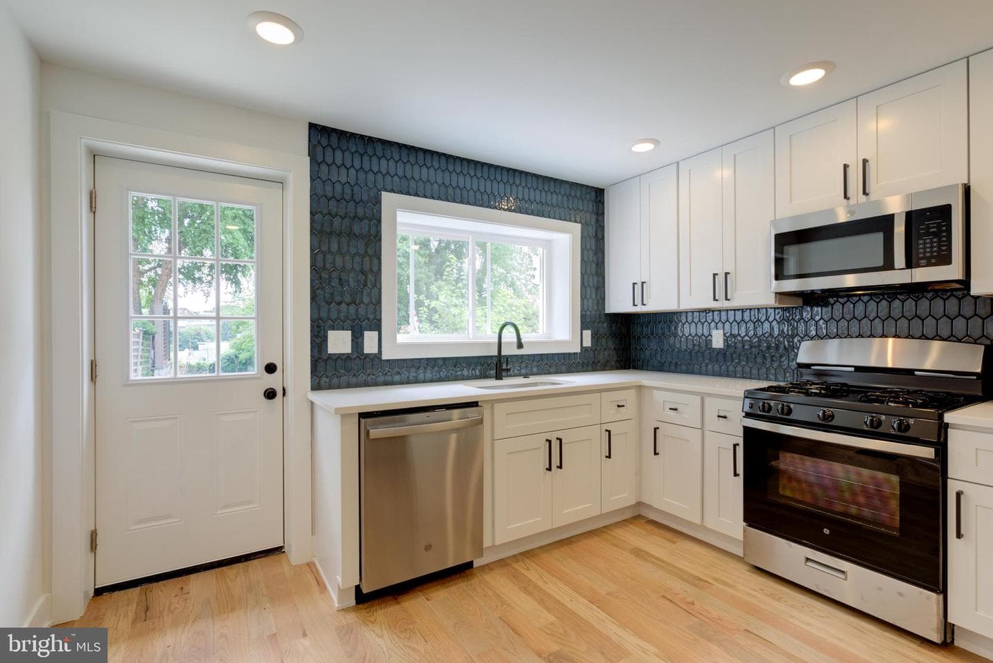 3686 Stanton Street photo 14