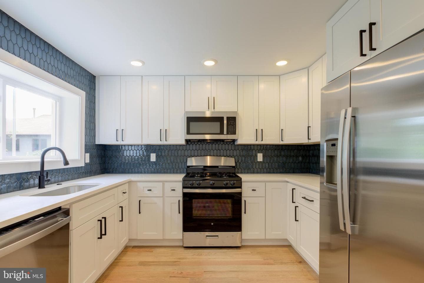 3686 Stanton Street photo 16