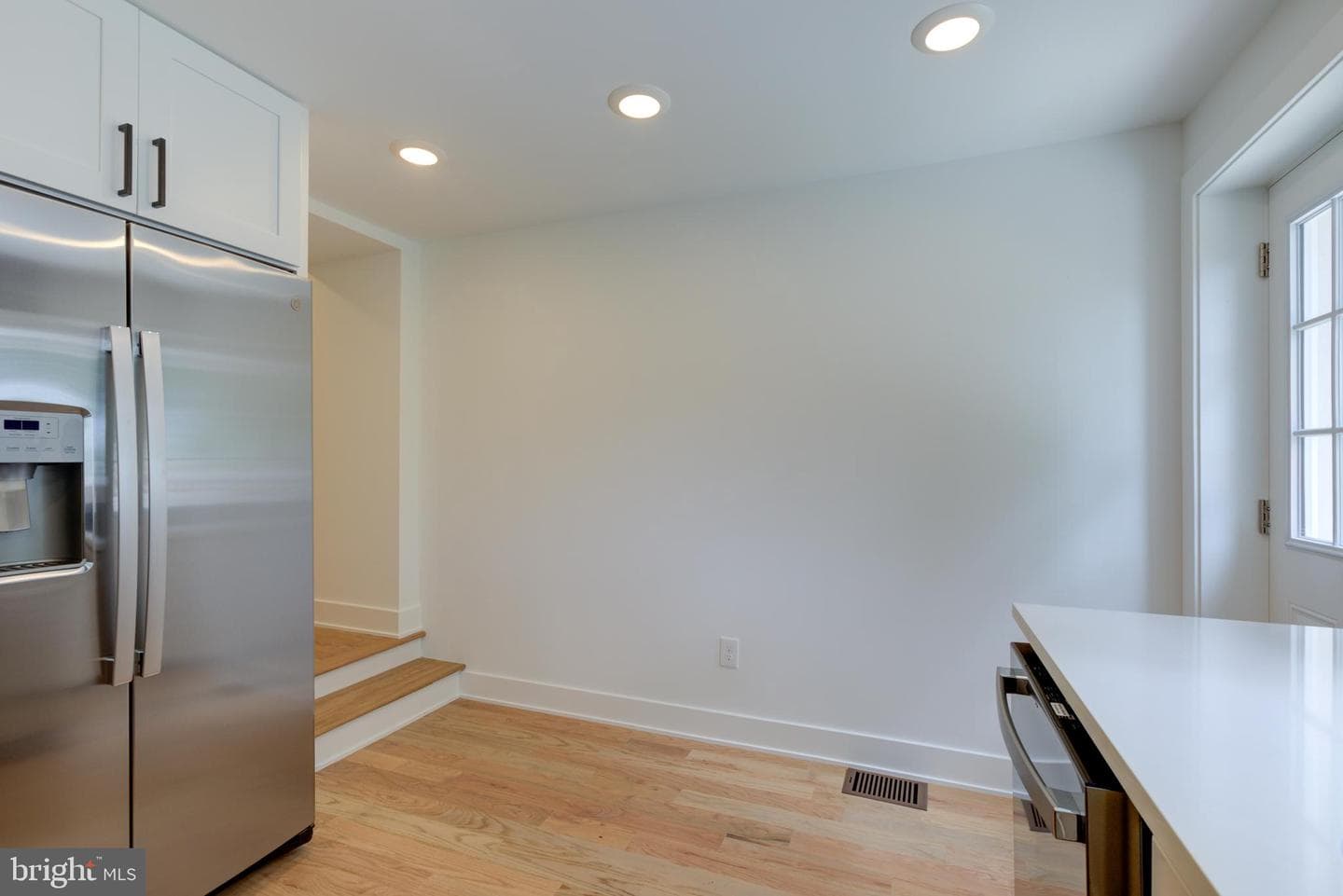 3686 Stanton Street photo 20
