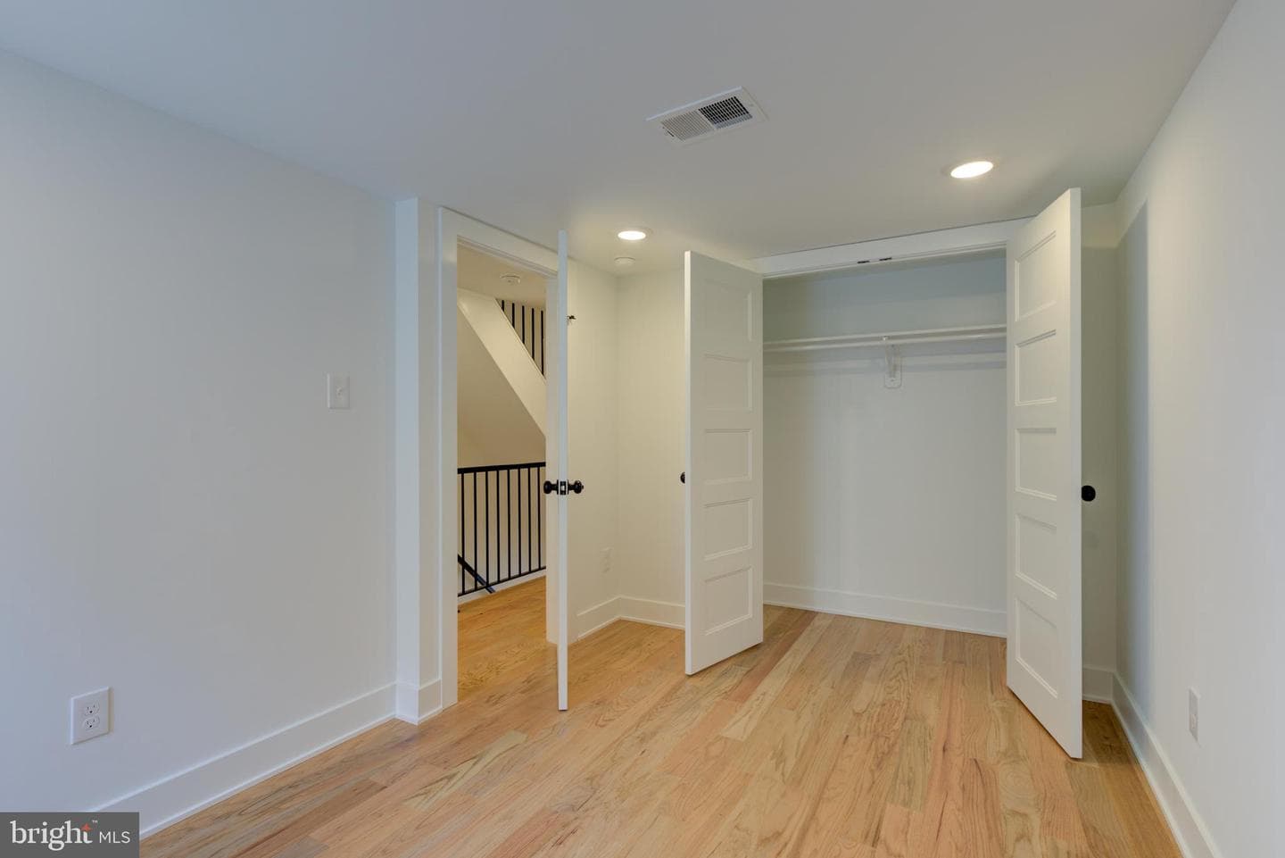 3686 Stanton Street photo 26