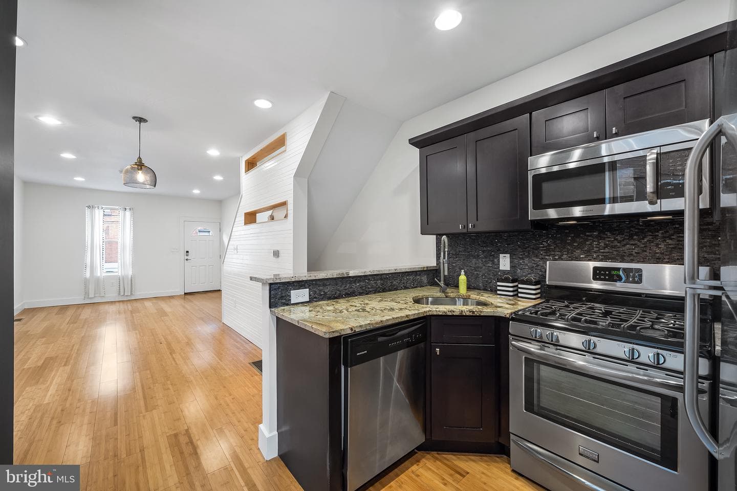 2342 Watkins Street photo 10