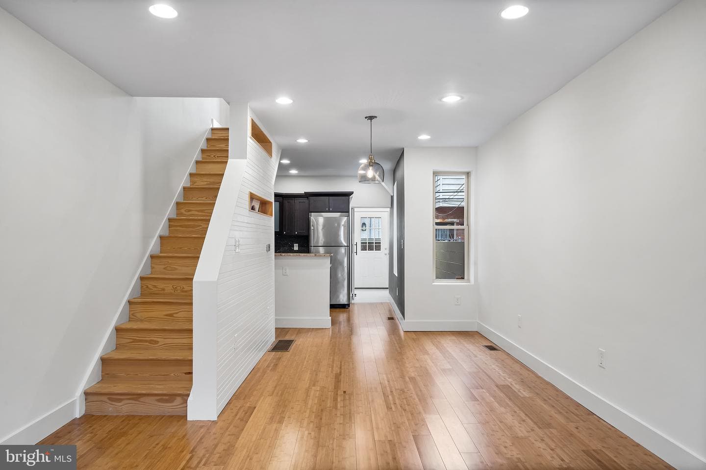 2342 Watkins Street photo 3