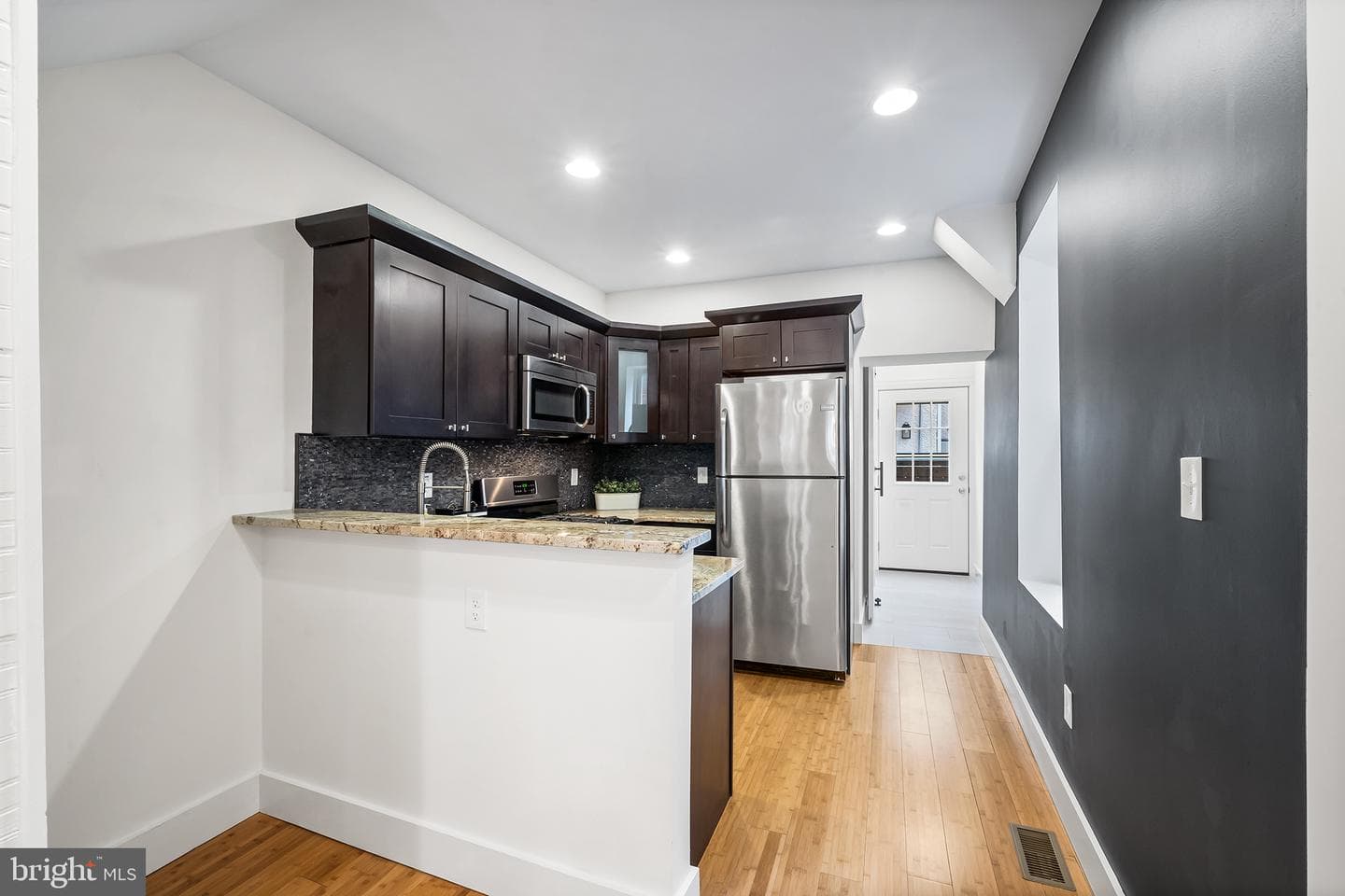 2342 Watkins Street photo 8