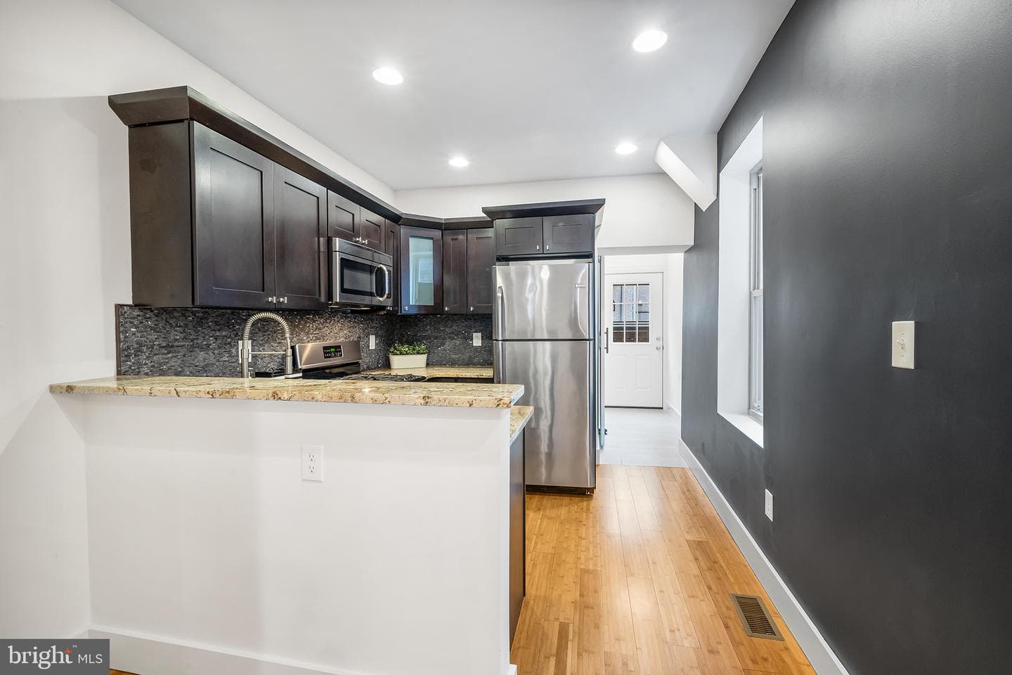 2342 Watkins Street photo 9
