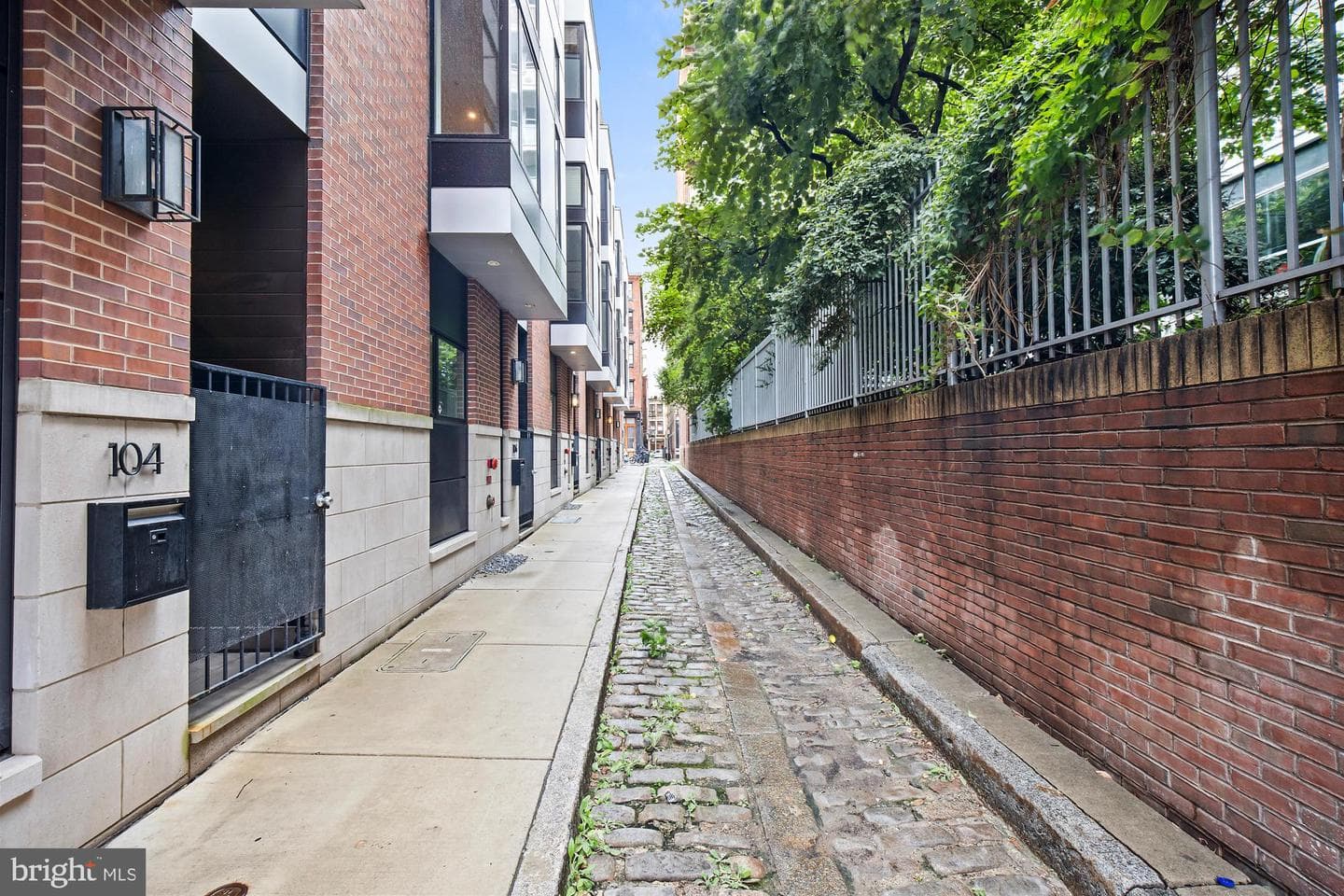 104 Black Horse Alley photo 2