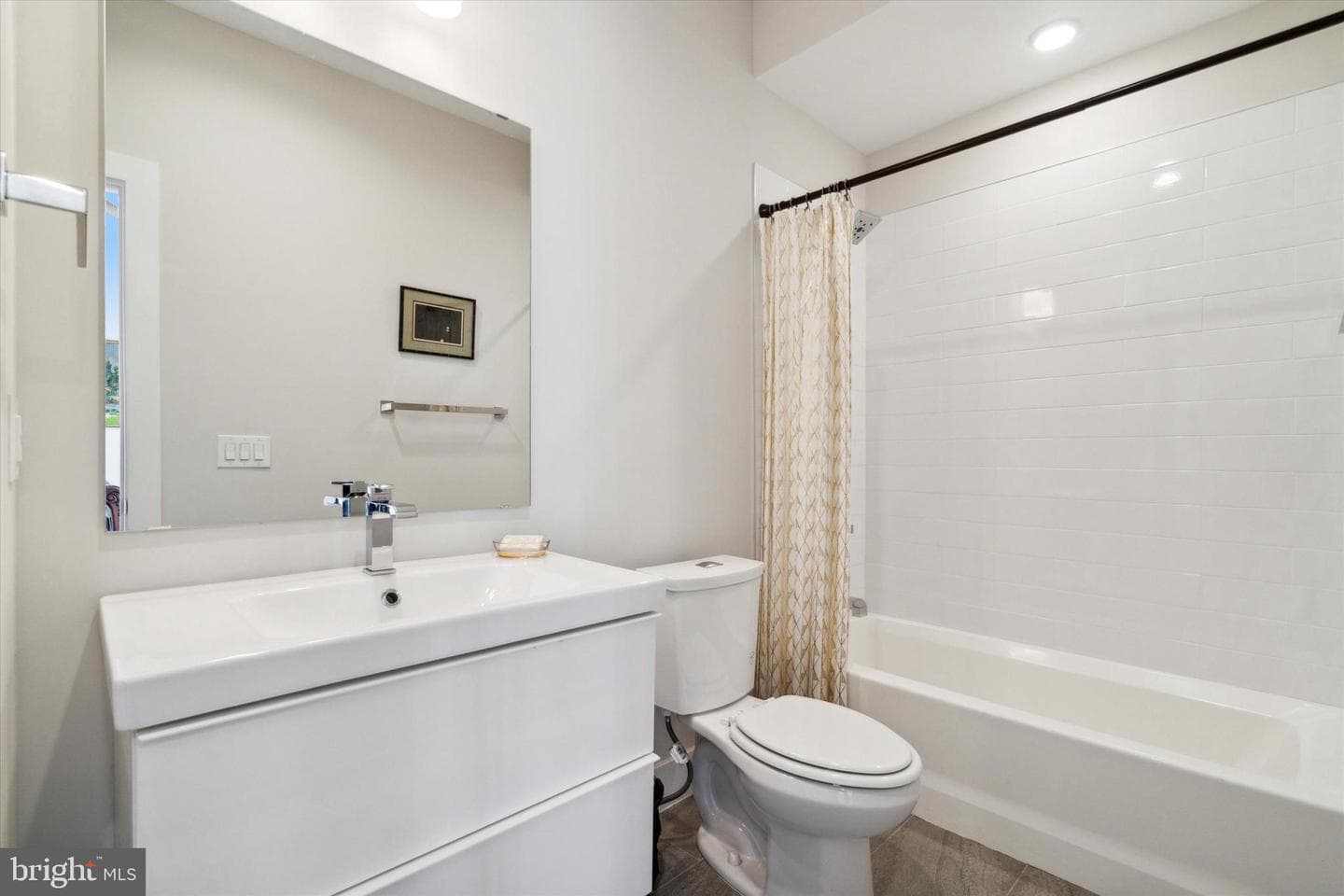 222 Green Lane photo 22