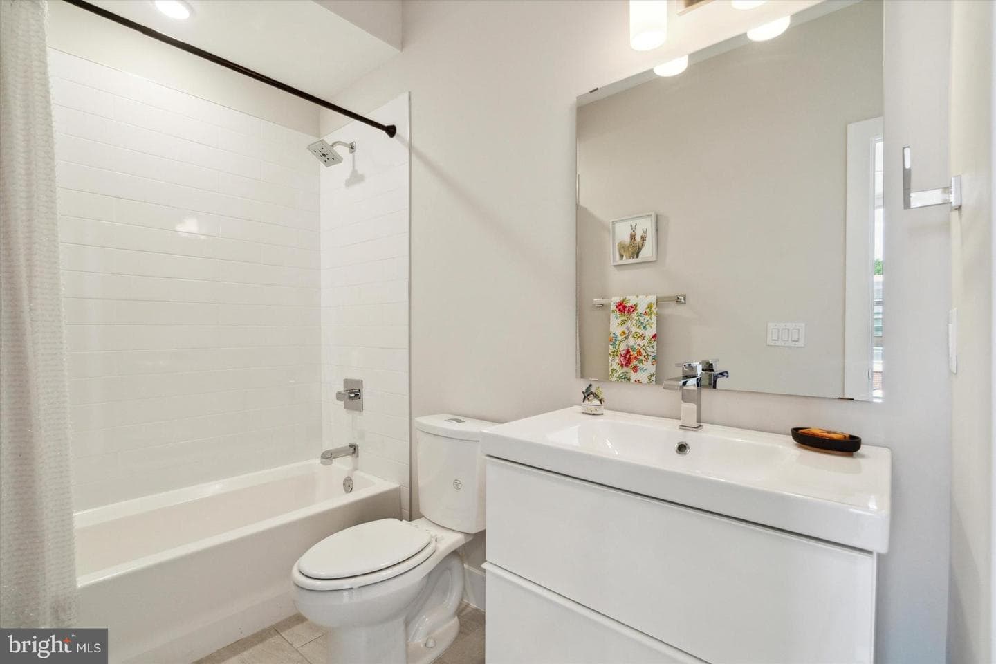 222 Green Lane photo 26