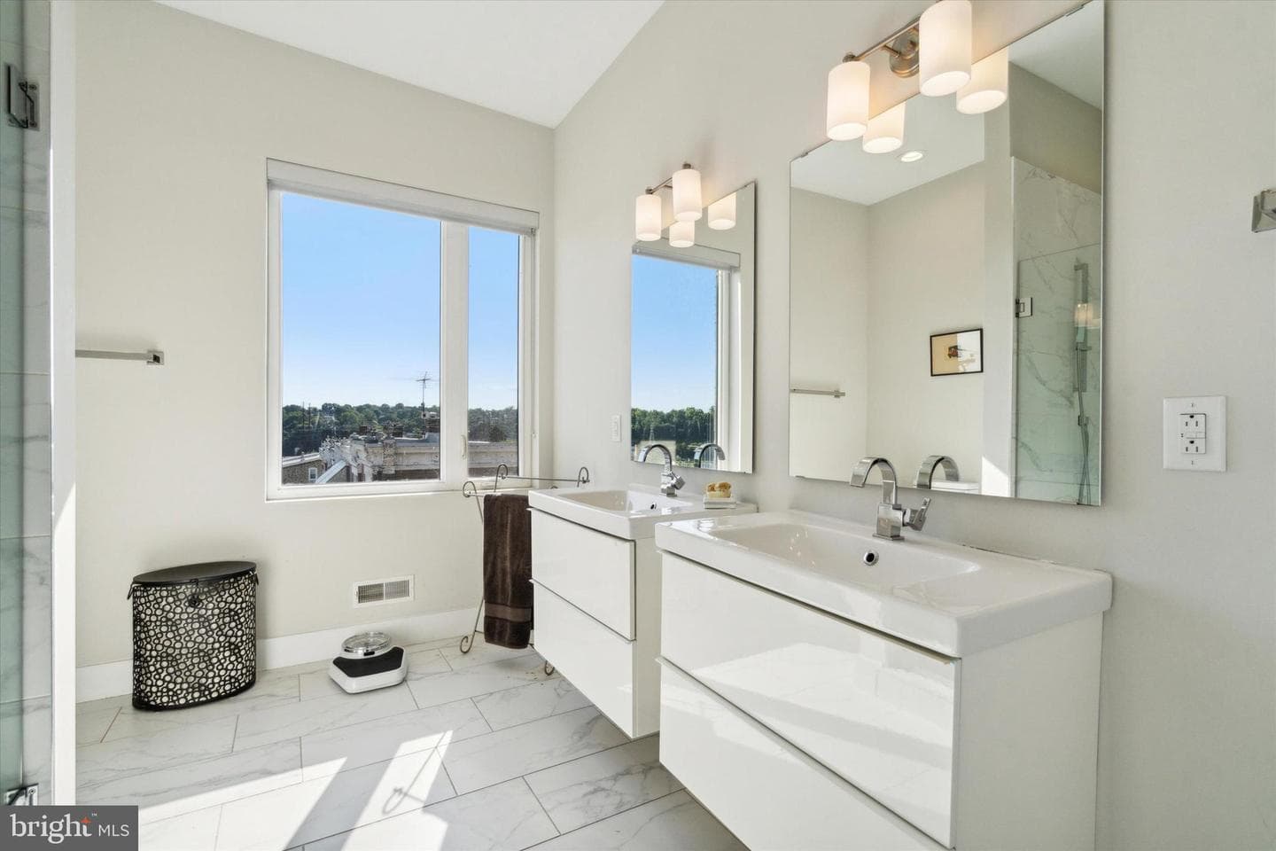 222 Green Lane photo 30