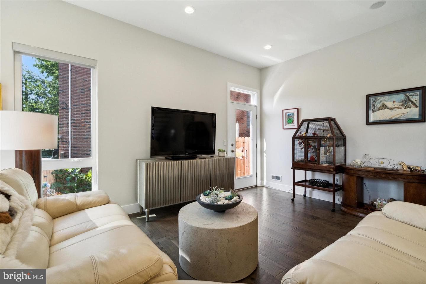 222 Green Lane photo 4