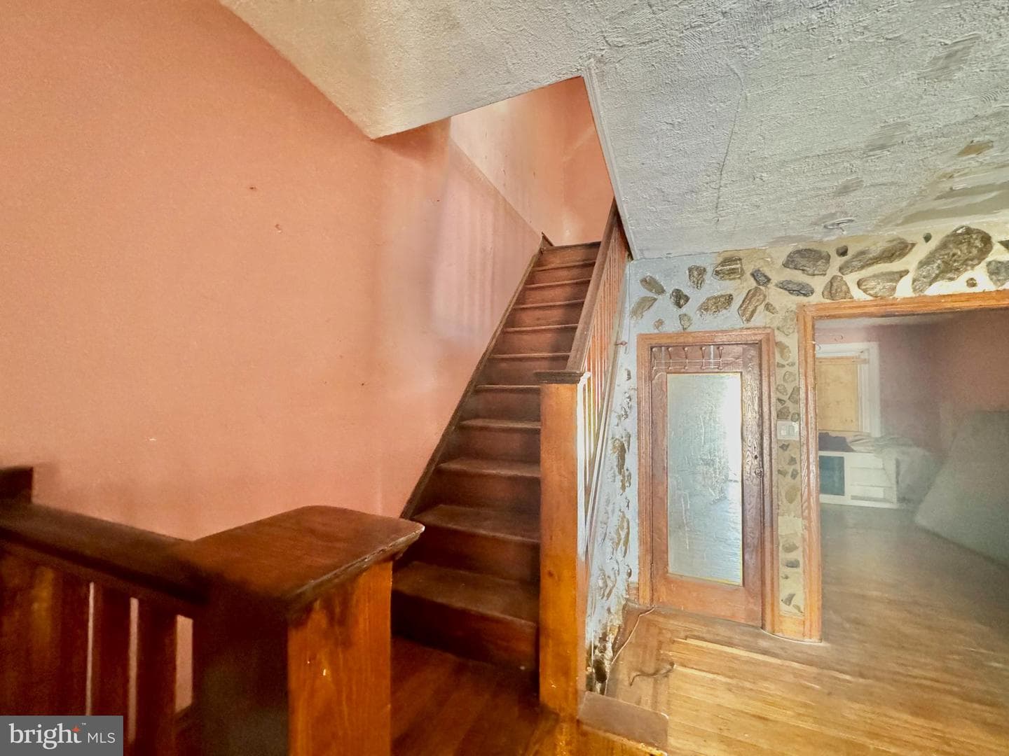 512 S Yewdall Street photo 3
