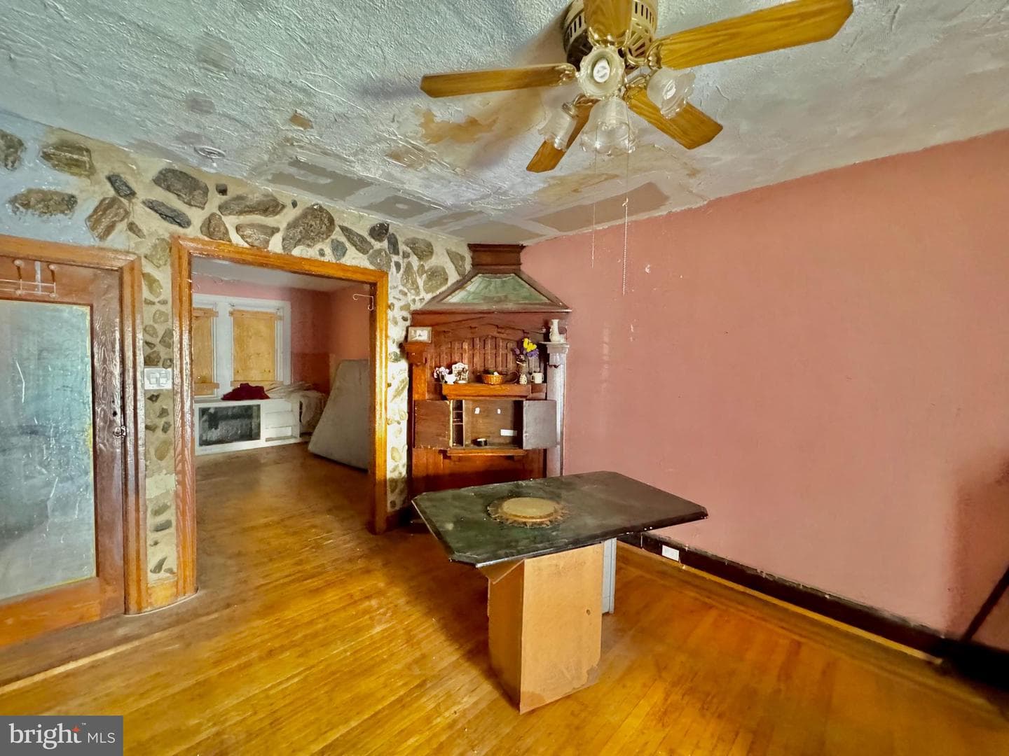 512 S Yewdall Street photo 4